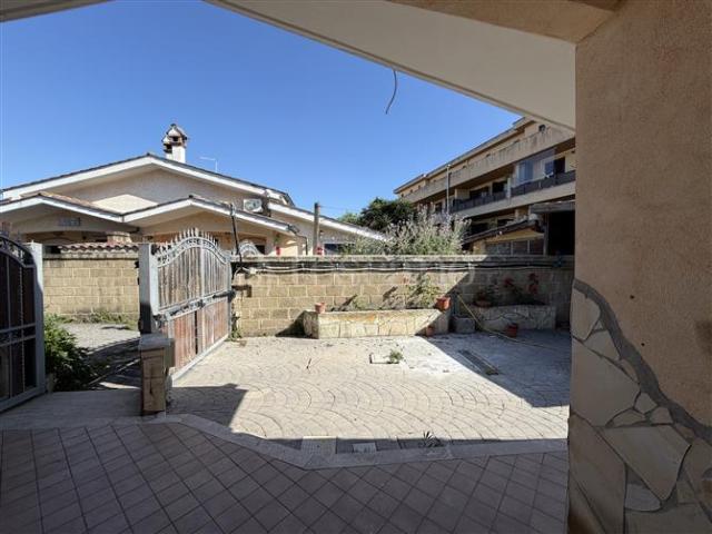 Villino a Schiera di 145 mq a Tor San Lorenzo, Nuova California, Landriana Ardea