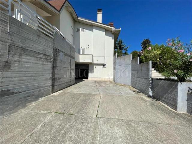 Villino a Schiera di 150 mq a Villa Rosa Martinsicuro