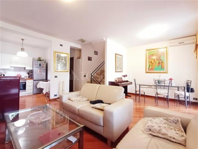 Villino a Schiera di 160 mq a Bufalotta, Casal Monastero, Settebagni Roma