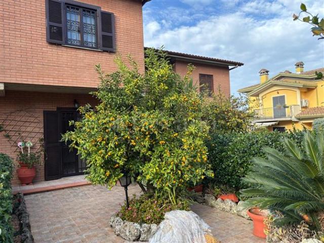 Villino a Schiera di 190 mq a Centro Mentana