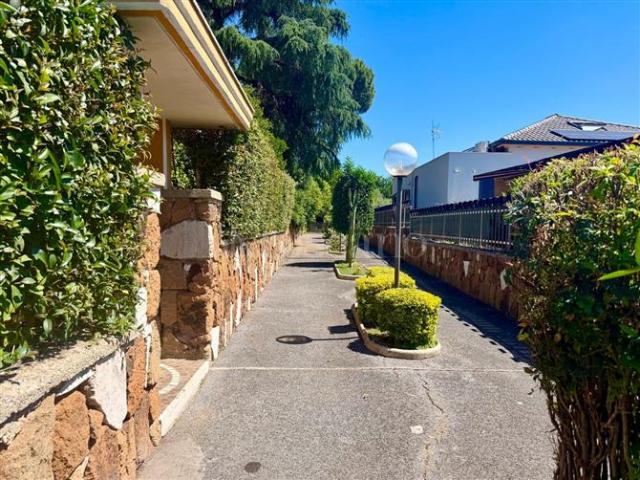 Villino a Schiera di 205 mq a Anagnina, Romanina, Tor Vergata Roma