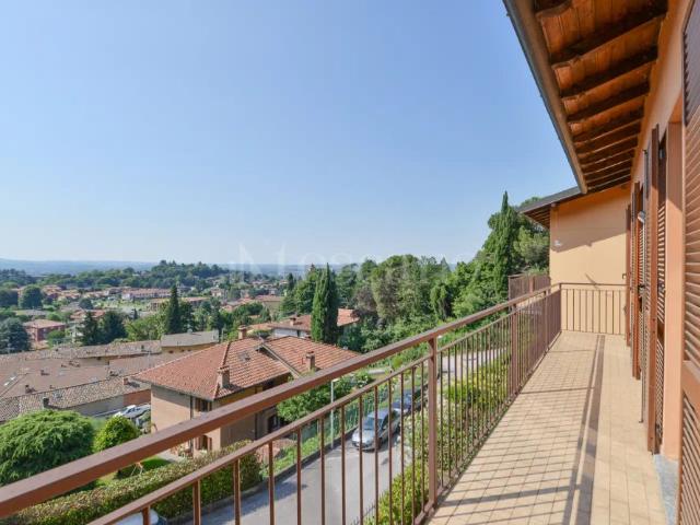 Villino a Schiera in affitto Via Cervino, Longone al Segrino rif. 2/2026