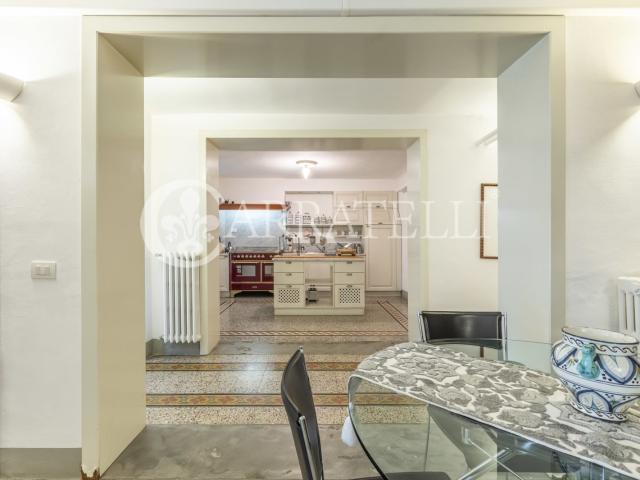 Villino d’epoca di circa 350 mq con giardino e garage Piazza. 350m² Firenze