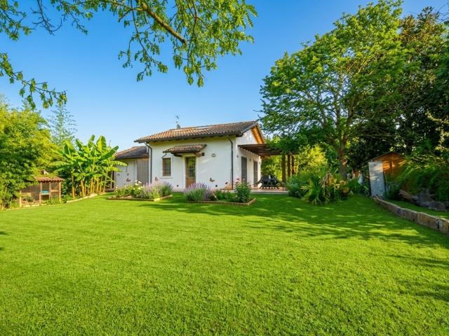 VILLINO in VENDITA a PIETRASANTA MARINA DI PIETRASANTA di 4 vani