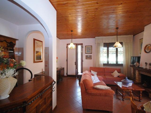 VILLINO in VENDITA a PIETRASANTA MARINA DI PIETRASANTA di 5 vani