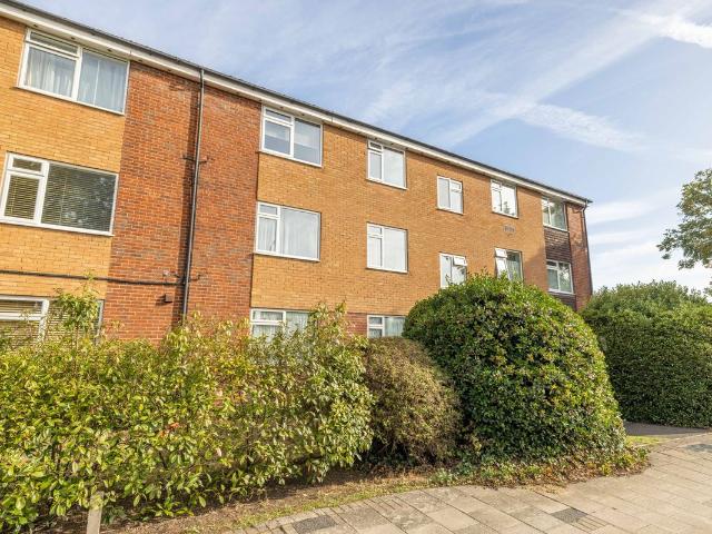 Villiers Court, Windsor SL4, 2 bed flat to rent, £1,500 pcm | PrimeLocation