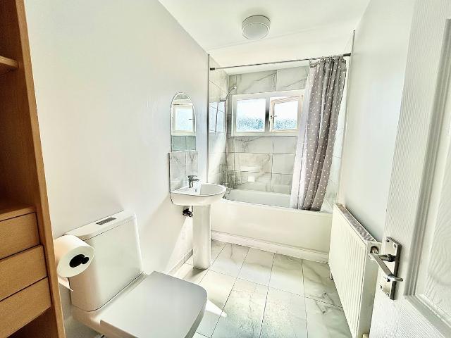 Villiers Close, London E10, 2 bed maisonette to rent, £1,800 pcm | PrimeLocation
