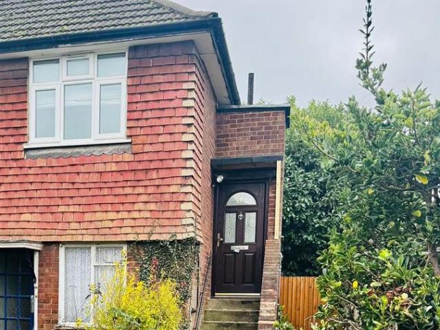 Villiers Close, Surbiton KT5, 2 bed flat to rent, £1,850 pcm | PrimeLocation