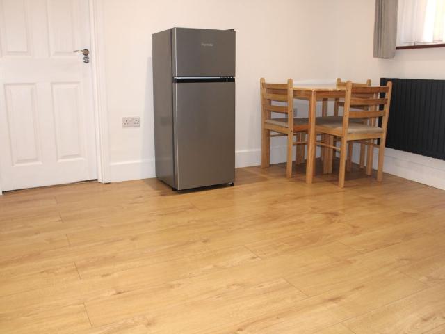 Villiers Road, London NW2, 1 bed flat to rent, £1,450 pcm | PrimeLocation