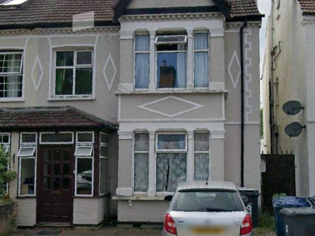 Villiers Road, Southall 5 bed semi detached house to rent £3,000 pcm £692 pw