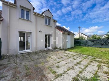 Villiers Saint Frédéric Jolie maison récente 4 pièces de 8