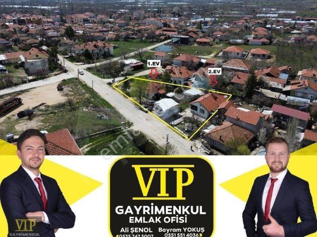 Vip Gayrimenkul'den Akçay Mah. 776m² 2 Adet Ev Ve Arsası