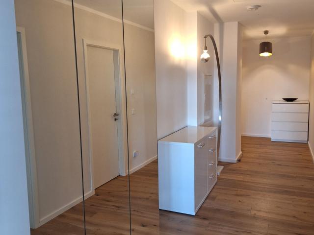 VIP Skyline & Taunus View: Premium 1 room apartment 65 sqm, 2 years old, parquet flooring, underfloor heating with eat in kitchen & terrace