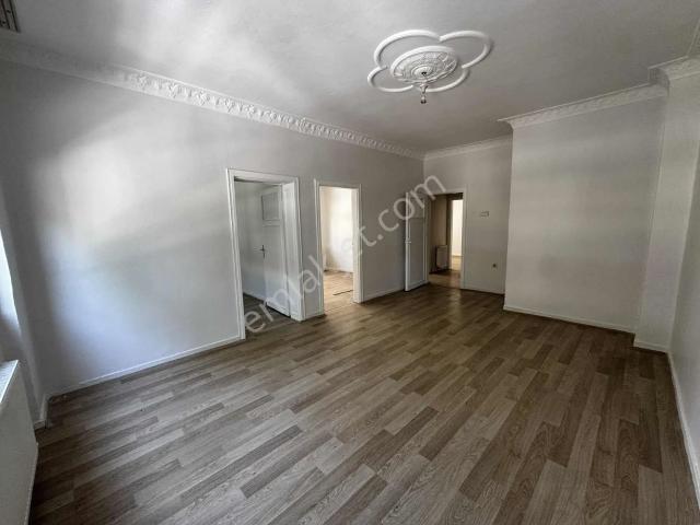 Vip'den Aydınlıkevlerde Ön Cephe 1.kat Satılık 3+1 Daire