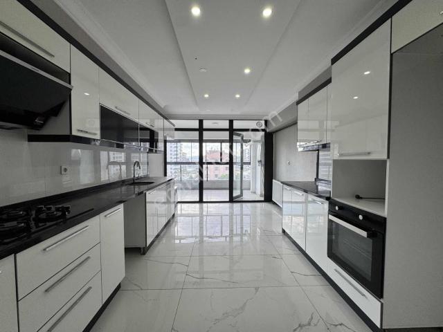 Vip'den Önü Açık Kapalı Garaj Full Yapılı 4+1 Site Dairesi