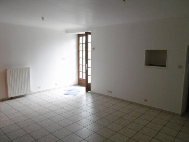 VIRE: maison mitoyenne T5 96 m2 à louer