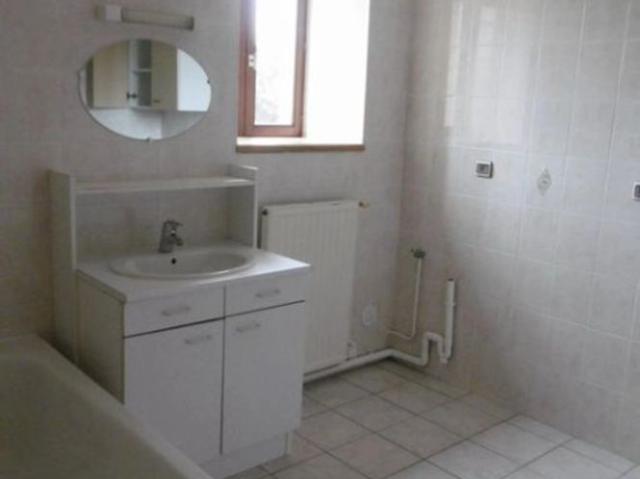 VIRE: maison mitoyenne T5 96 m² à louer