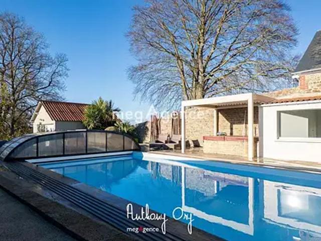 Vire Normandie 14500 Achat / Vente maison 10 pièces t10 piscine terrasse