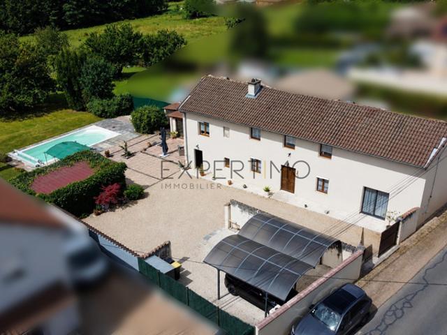 Viré Entre Mâcon et Tournus, une maison familiale avec pis