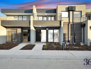 VIRENDER KAINDAL & 361 REAL ESTATE PROUDLY PRESENTS THIS STUNNING BEAUTY IN HEART OF VERDANT HILL !
