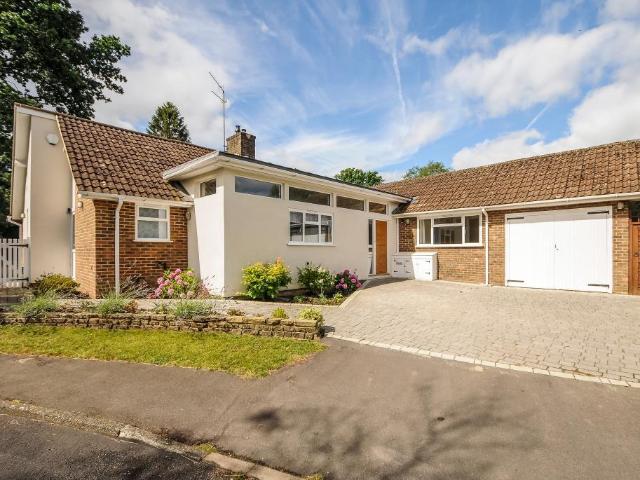 Oak Tree Close, Virginia Water. 4 bed detached house to rent £3,250 pcm £750 pw