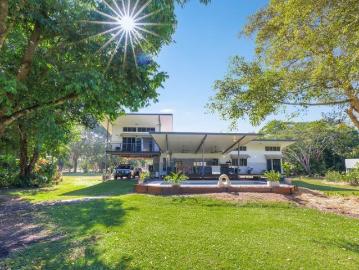 House for sale in Darwin River - Parking