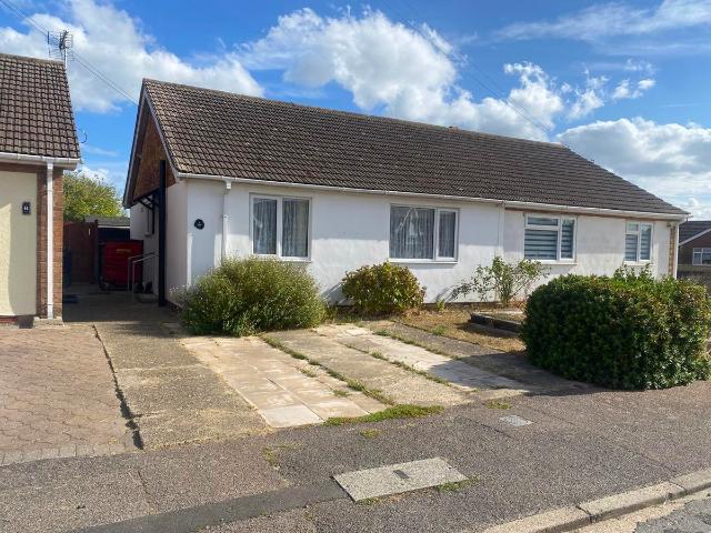 Virginia Close, Clacton On Sea CO15, 2 bed detached bungalow to rent, £1,200 pcm | PrimeLocation