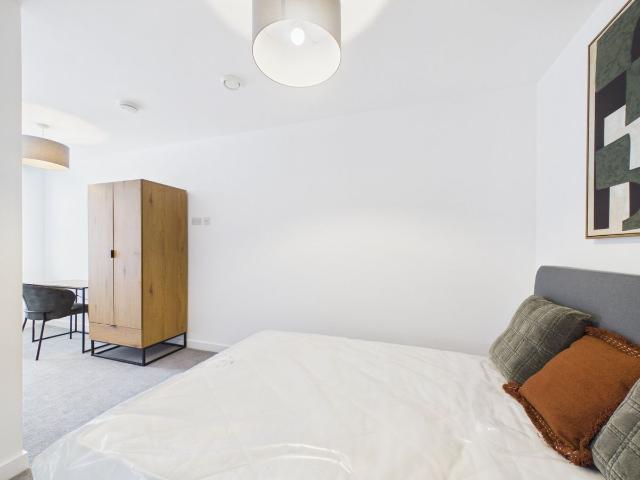 Virginia House, 35 51 Station Road, Egham, Surrey TW20, 1 bed flat to rent, £1,450 pcm | PrimeLocation