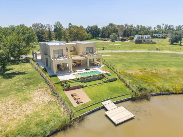 Virginia Mattio CSI 6752 Coldwell Banker Puerto Norte Group