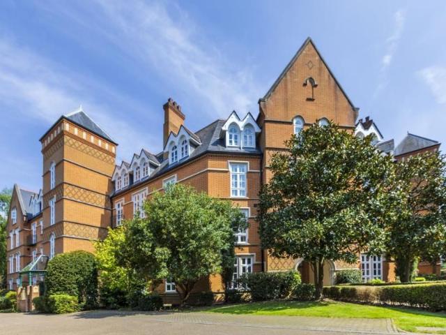 Virginia Park, Virginia Water GU25, 2 bed flat to rent, £2,100 pcm | PrimeLocation