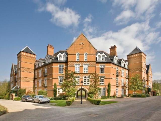Virginia Park, Virginia Water, Surrey GU25, 2 bed flat to rent, £2,100 pcm | PrimeLocation