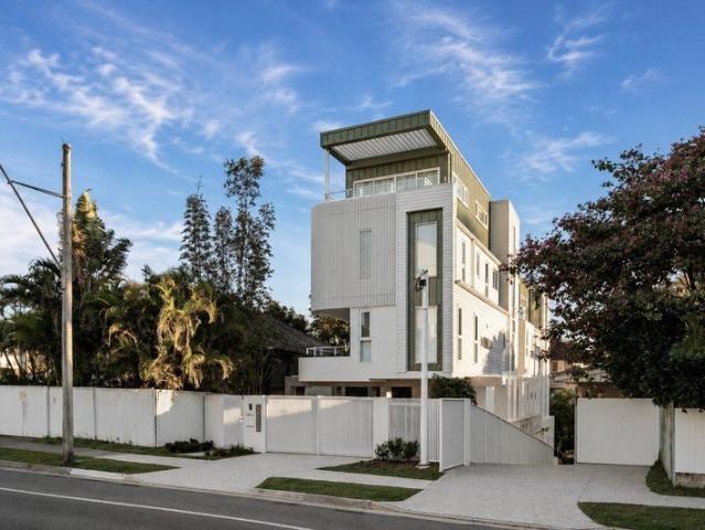 Viridian Brand New Luxury Villa Blending Coastal Convenience with Leafy Tranquillity