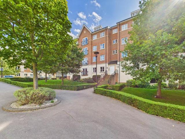 Viridian Square, Aylesbury HP21 2 bed flat to rent £1,275 pcm £294 pw
