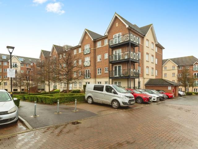 Viridian Square, Aylesbury HP21, 2 bed flat to rent, £1,400 pcm | PrimeLocation