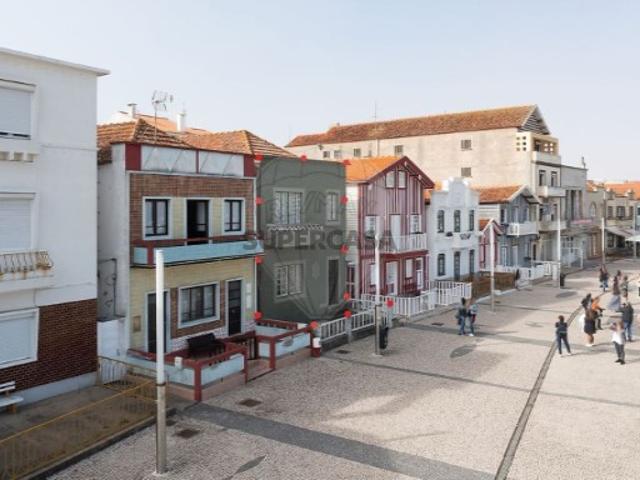 Prédio na Costa Nova