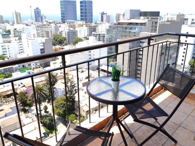 VISTA al MAR y la CIUDAD! 3 DORMS, 3 BAÑOS y en EDIFICIO c/GYM, PISCINA, PARQUE, JACUZZI, etc