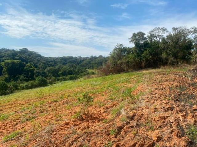 Vista ampla em terreno À venda
