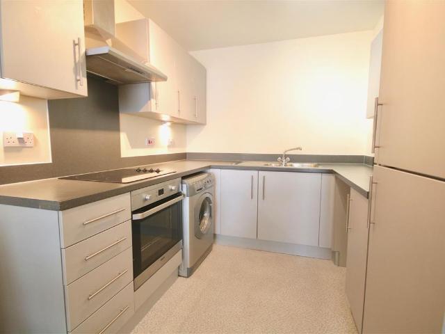 Vista Apartments, Fratton Way, Southsea PO4, 2 bed flat to rent, £1,400 pcm | PrimeLocation