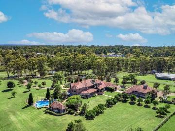 Vista Del Lago: Ultimate Entertainer's Estate with Stunning Mountain & Lake Views