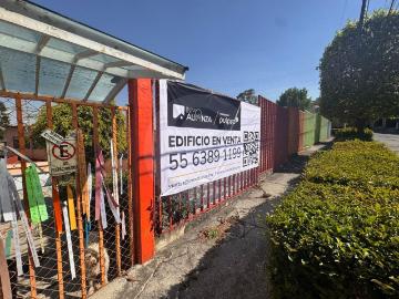 Vista del Valle: Edificio en venta con alberca, ideal para escuelas