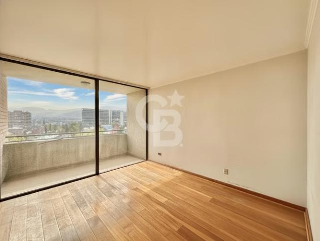 Vista despejada Norponiente. Potencial para remodelar | 4 dormitorios por 10200.00 en Las Condes