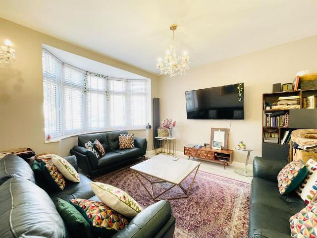 Vista Drive, Ilford IG4, 6 bed property to rent, £4,500 pcm | PrimeLocation
