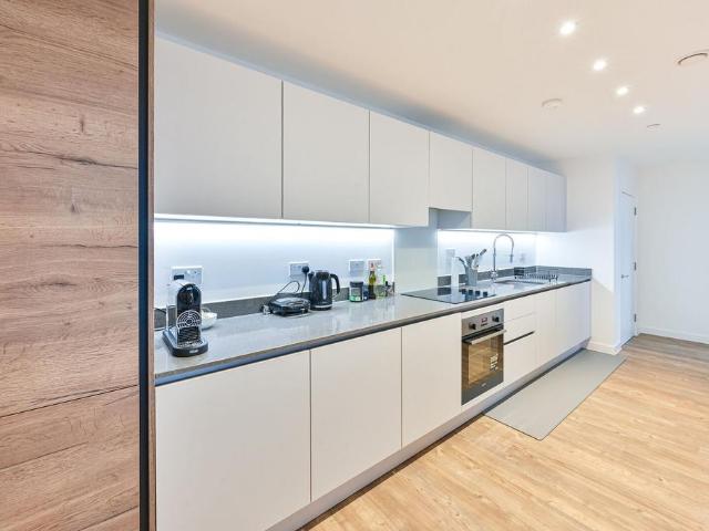 Vista Heights, South Bermondsey, SE15 3 bed flat to rent £3,500 pcm £808 pw