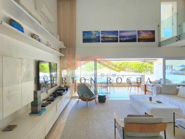 Vista Mar Casa de condomínio com 5 suítes e piscina para venda e locação