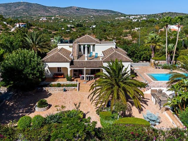 Vista Mar, Olival e VinhaMoradia Exclusiva com Vista Mar, co. 219m² Quelfes