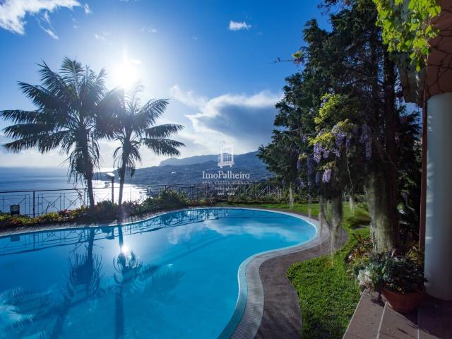 Vista panorâmica do Oceano e funchal da vila premium em Neves