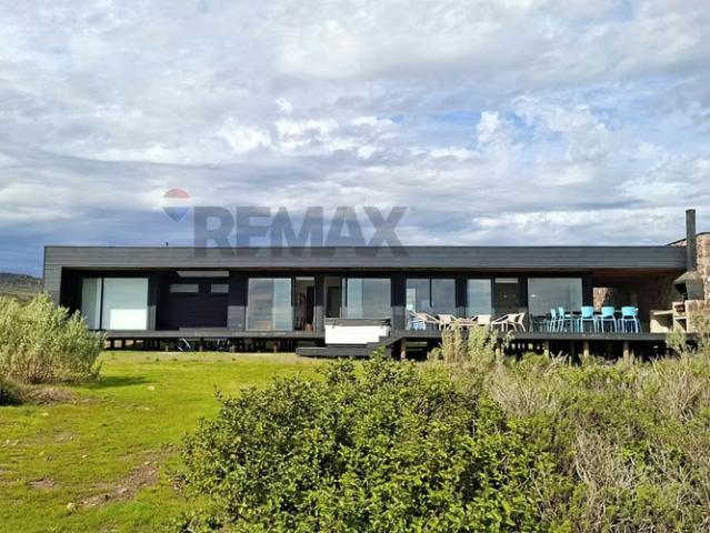 Vista panoramica / 5d 3b como nueva! 5 dormitorios por 8200.00 en La Ligua