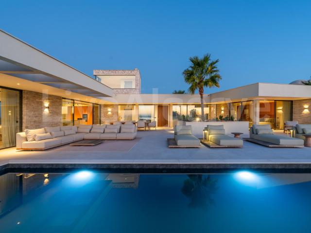 Vista para o Mar | Luxuosa Villa de T3+2 de tamanho lord no. 285m² Ferragudo