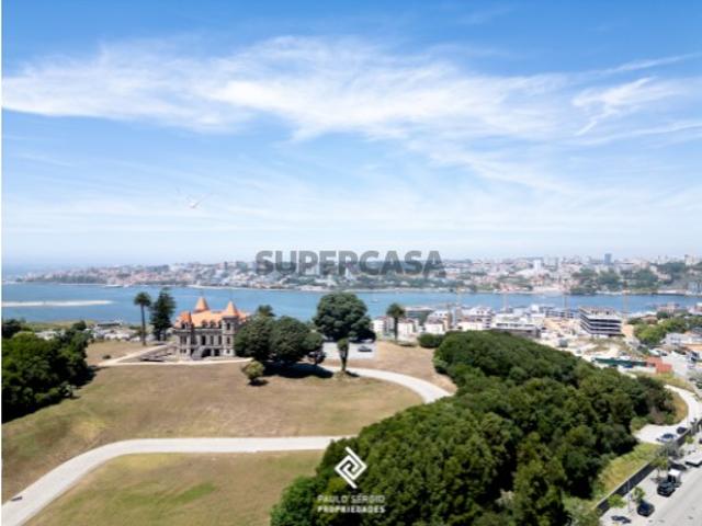 Vista rio e mar num apartamento T3 com terraço de 51,75 m² na Quinta Marques Gomes