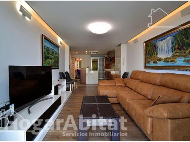¡VISTAS AL MAR! DOS POR UNO EN RESIDENCIAL, REFORMADO CON PISCINA Y GARAJE